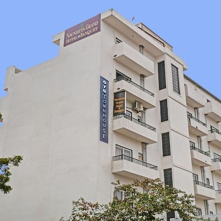 Townhouse Navneeta Grand Hotel Kakarmatha Exterior photo