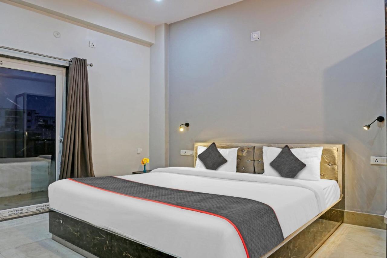 Townhouse Navneeta Grand Hotel Kakarmatha Exterior photo