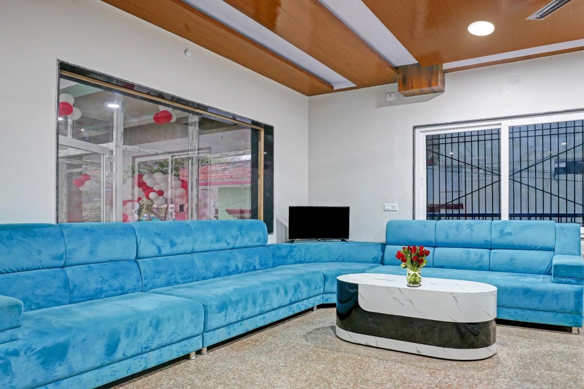 Townhouse Navneeta Grand Hotel Kakarmatha Exterior photo